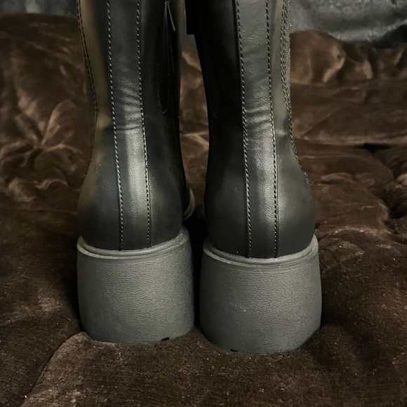 Torrid Lug Sole Chelsea Booties brand new - Picture 2 of 6